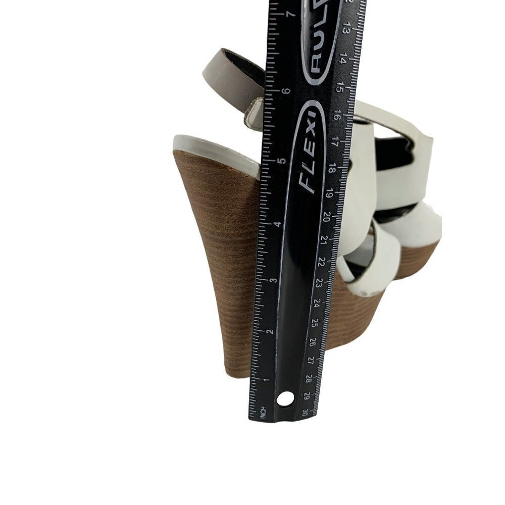 Trouve Women's White & Tan Wedges - Picture 5 of 6